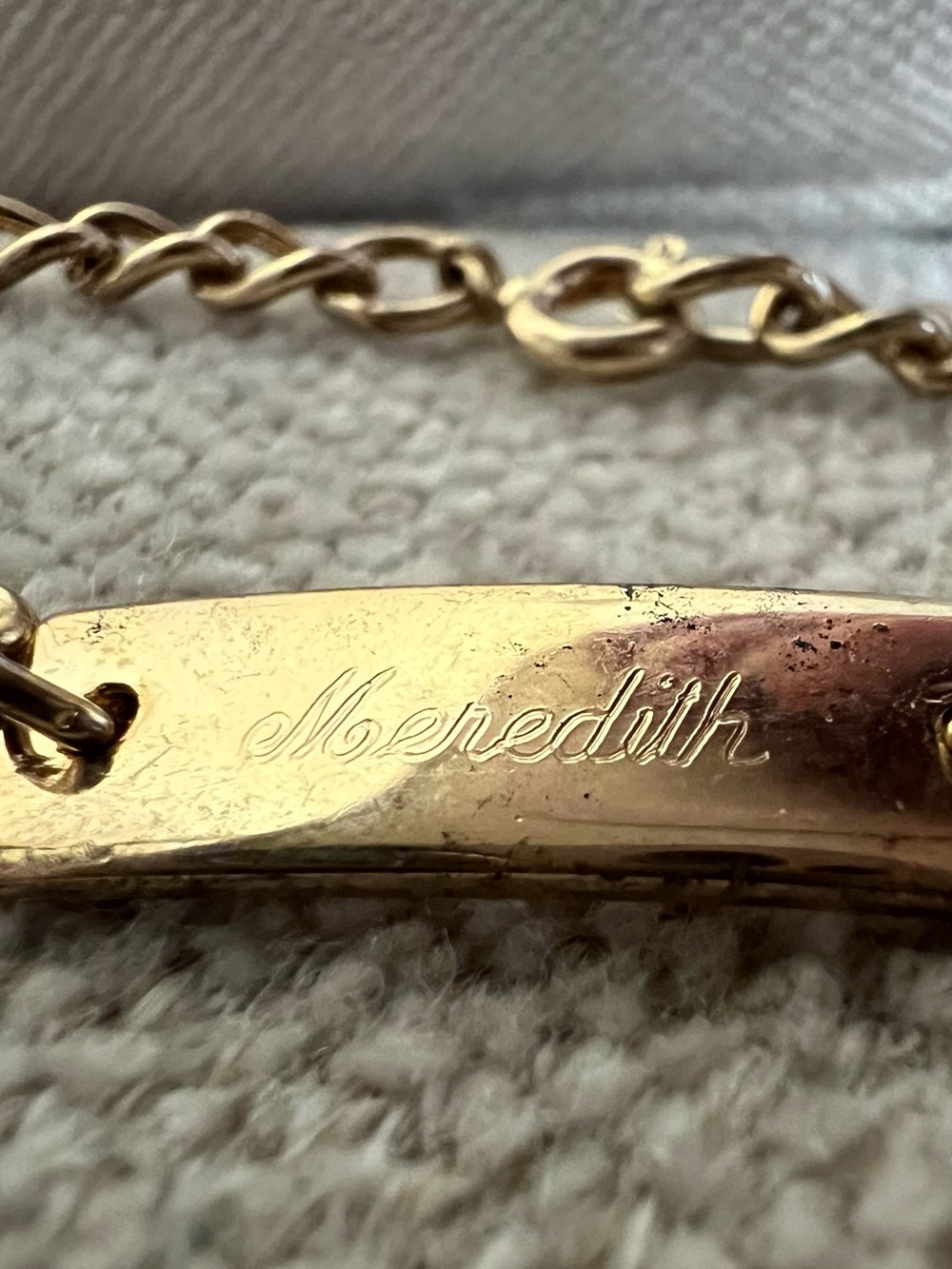 Vintage Baby Gold Engraved Meredith Nameplate Bracelet - Gold